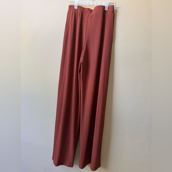 Wide Leg Ribbed Pants - Picture 2 of 4
